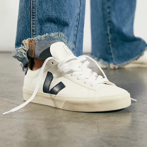 Veja Campo Leather Sneaker Extra White/Black sz 39EU/8US New in Box - Picture 2 of 9